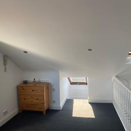 Studio Flat Hatch End Exterior photo